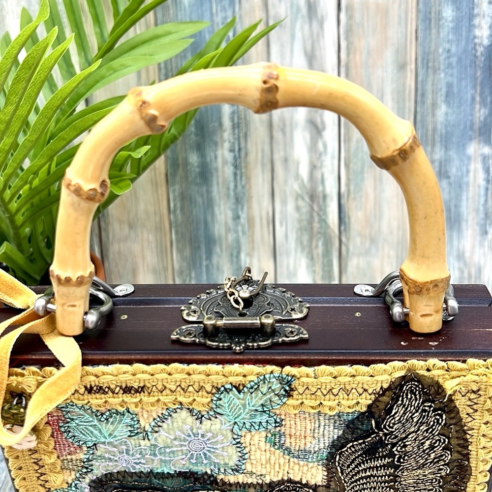 ⭐️Adorned Crown assemblage cigar box collage purse Psalm 91 - Picture 4 of 14